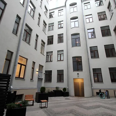 Peaceful Oasis With Air Conditioner Location Appartamento