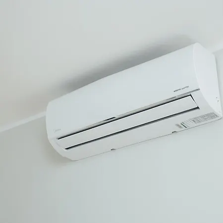 Apartment Peaceful Oasis With Air Conditioner Location